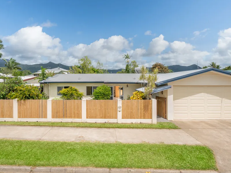 Santa Has Come Early - Spacious 3 Bed + 2 Bath Home + Large Entertaining + Powered Shed + 6 Cars