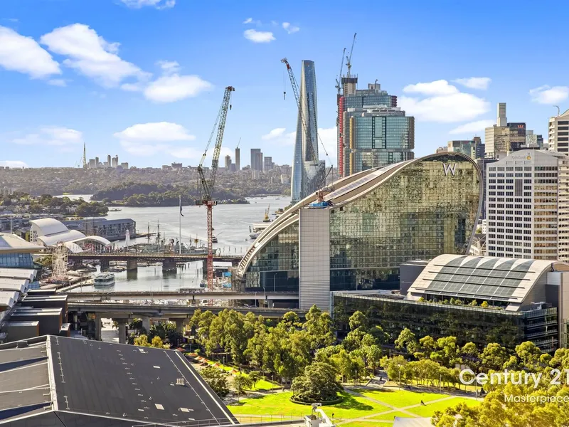 Sumptuous Executive Apartment With Sweeping Harbour And City Views