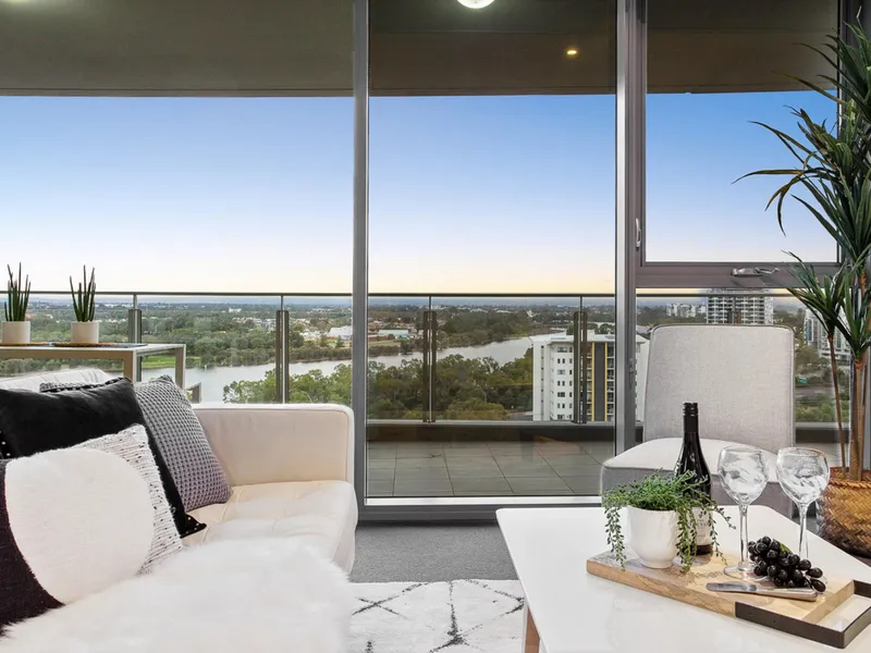 Aurora - Striking Sky Home Set Against A Magnificent River and Perth Hills Backdrop