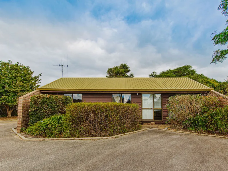 COSY UNIT CLOSE TO TOWN