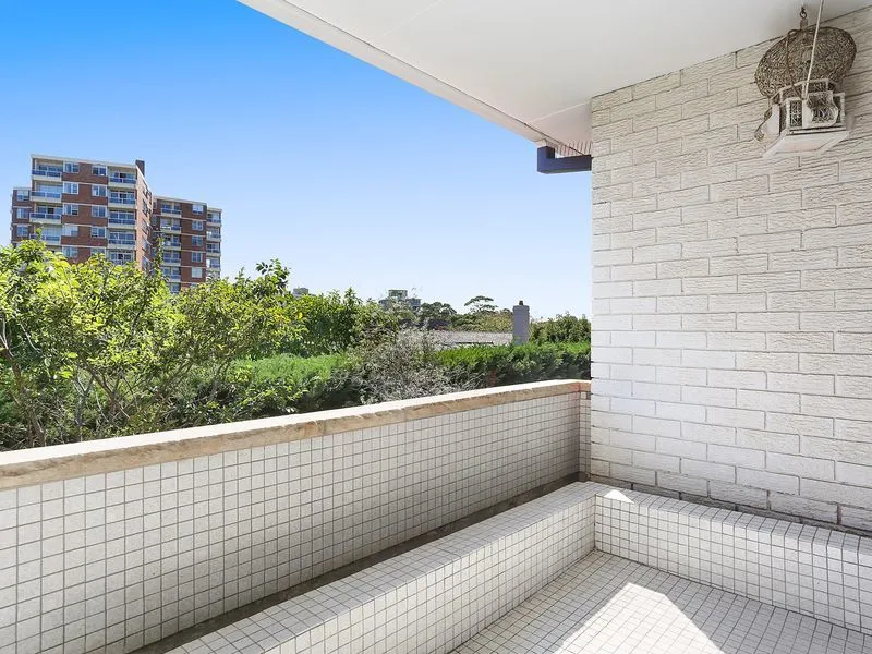 Spacious top-level apartment