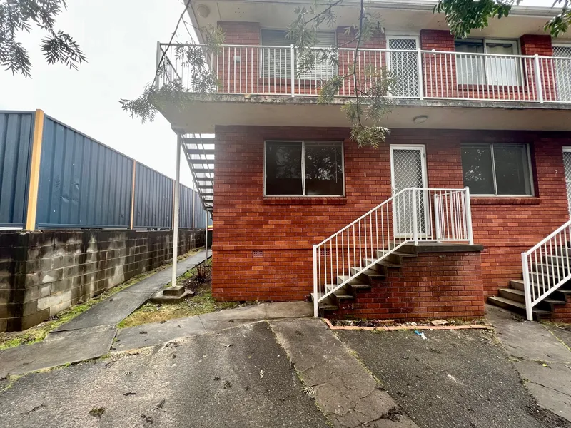 Renovated Two Bedroom Unit - Close To Springwood Village