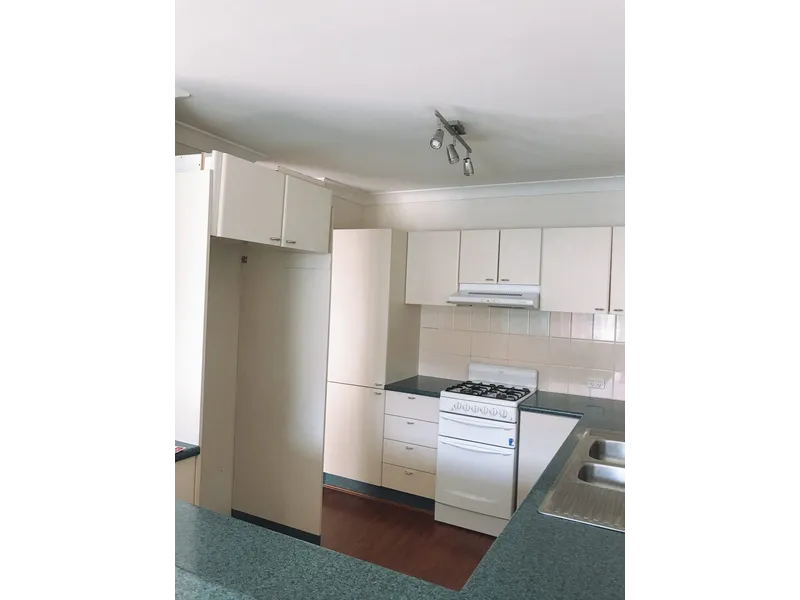 SPACIOUS UNIT IN CHIPPING NORTON !!