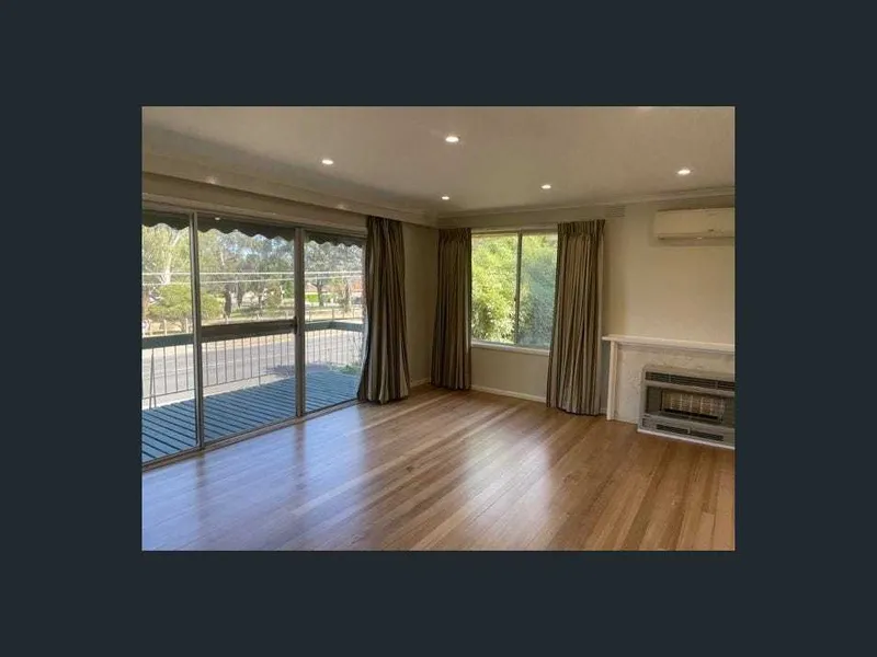 COMFORTABLE FAMILY HOME!