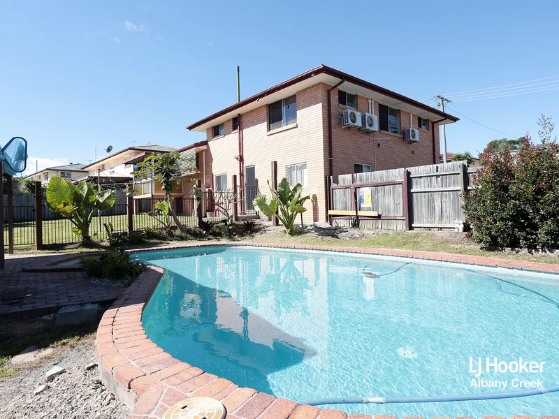 BIG AND BOLD FAMILY HOME WITH POOL