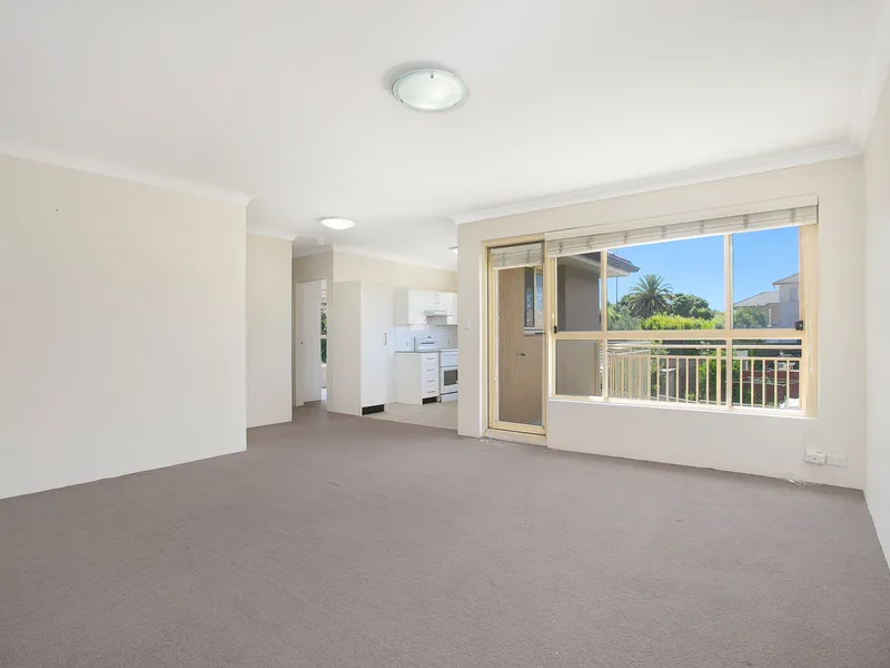 Huge 2br + LUG ! - 1 WEEKS FREE RENT!