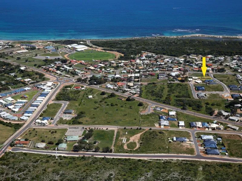 703sqm BLOCK SHORT WALK TO THE BEACH