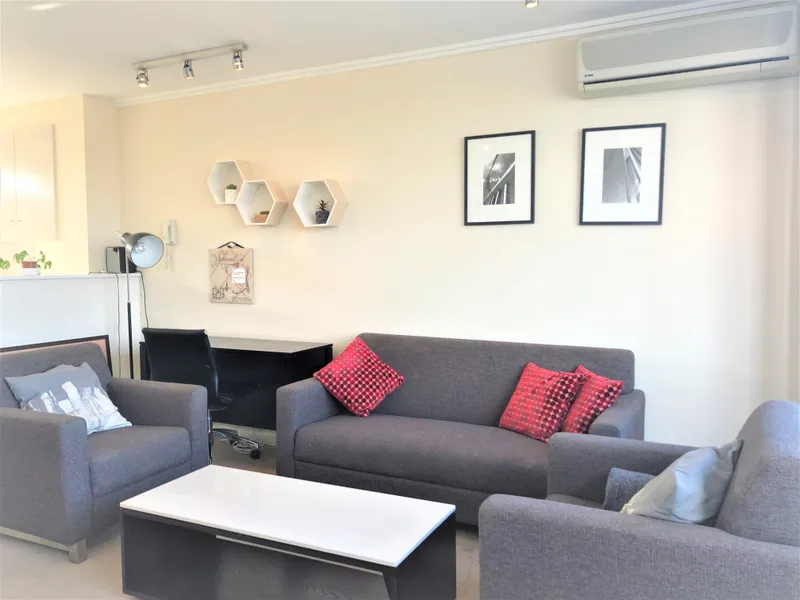 ***Leasing with Fully Furnished*** Split level apartment with 2 bedrooms.!