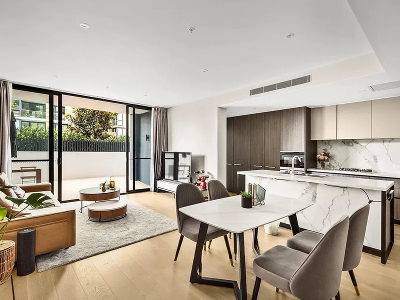 Luxurious Living Awaits at Lachlan's Line: Premium 2-Bedroom Apartment. Expansive Courtyard and Island Kitchen with Built-in Miele Appliances.