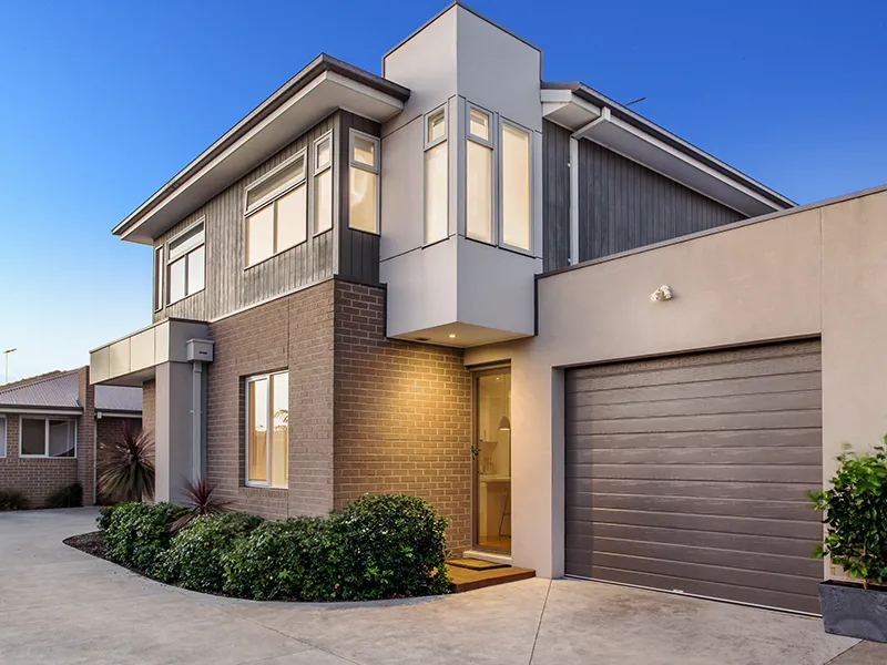 Entertainers delight, right in Altona’s heart!