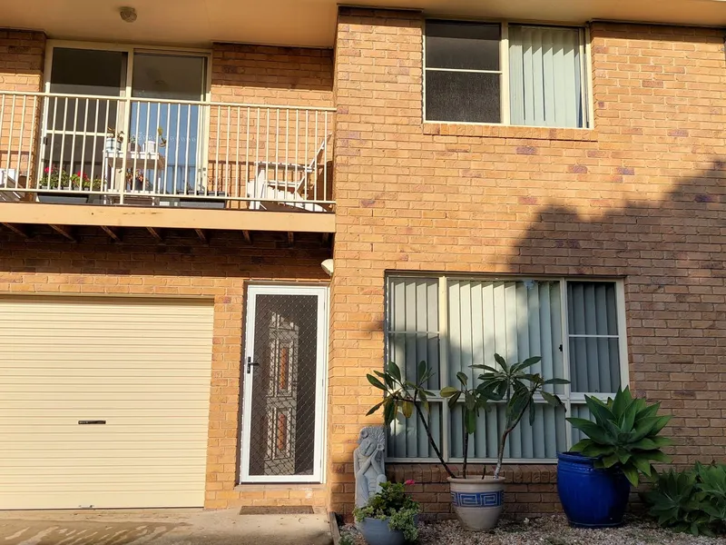 3 Bedroom Townhouse with Garage and Separtate Car space