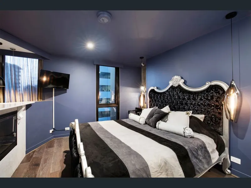 CBD Empire Melbourne Best Fully Furnished unique loft apartment with a private entry access 1 Bedroom 2 Bathrooms| Melbourne Central & RMIT
