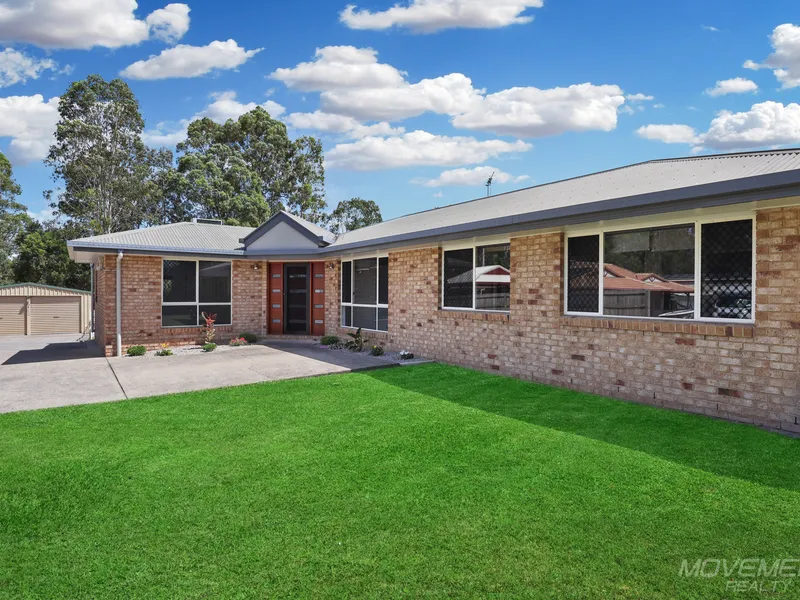 Ideal location! - Pool, Shed And Very Tidy Home