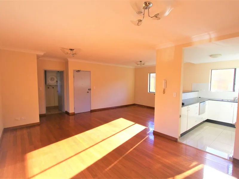 North-East Facing 3 bedder with lockup garage