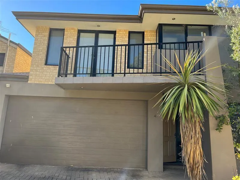 Superb location - modern townhouse in a secure development