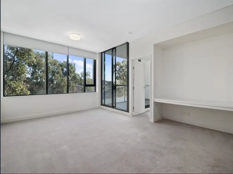 Sleek Modern nearly New Apartment 