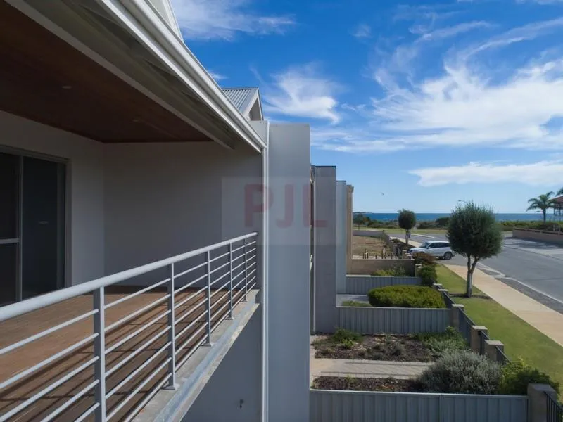 YOU CAN SEE THE OCEAN!!!