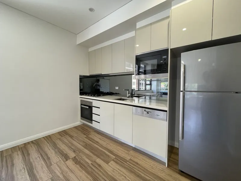 Luxury 1 Bedroom Apartment in Kiara by Meriton, Fully Furnished