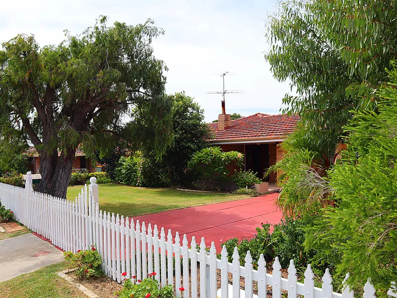 ##UNDER OFFER##LOVINGLY CARED FOR HOME, 300 METRES FROM TRANQUIL ESTUARY OPEN SPACES OF BLACKWOOD PARK AND SOLDIERS COVE 