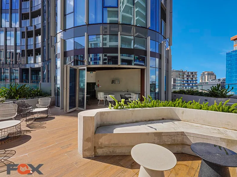 Luxury 1 bedroom apartment plus study cove with pool and gym facilities