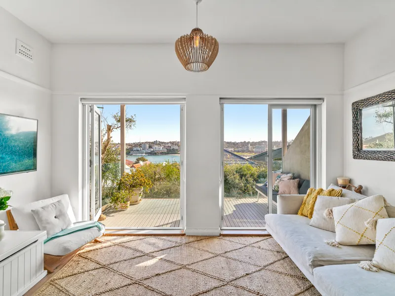 Stylish Apartment With Balcony And Iconic Beach Views 