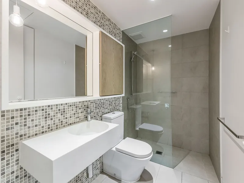 Luxury Lakeside City Sensation 74 Queen Road