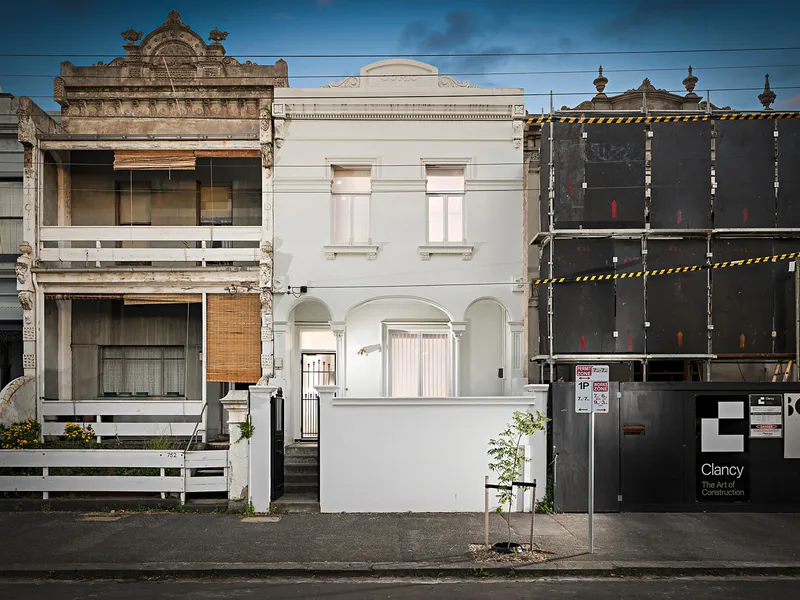 'Corio': Imposing Italianate Victorian in Rathdowne Village