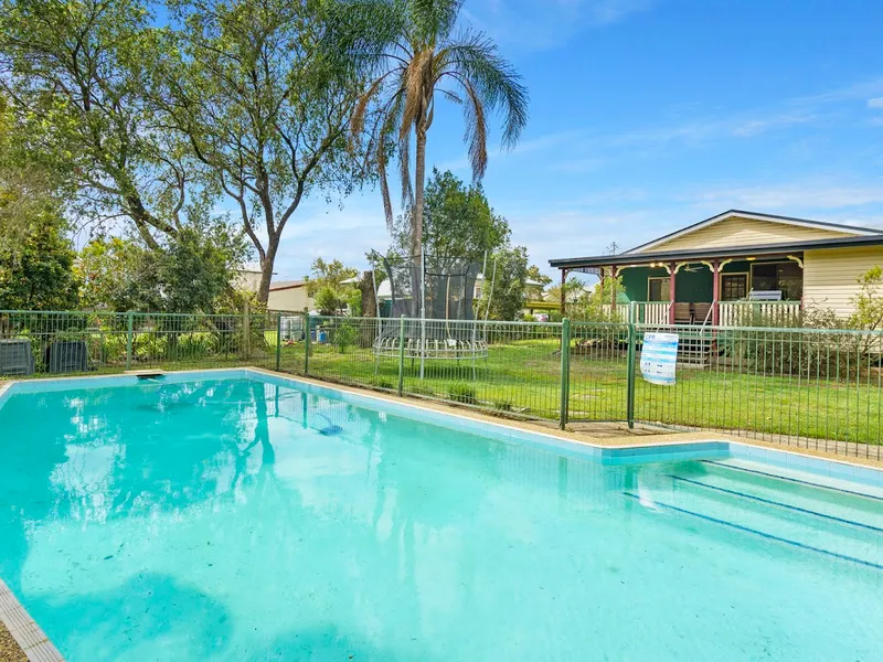 Huge 809m2 block with pool and close to everything.