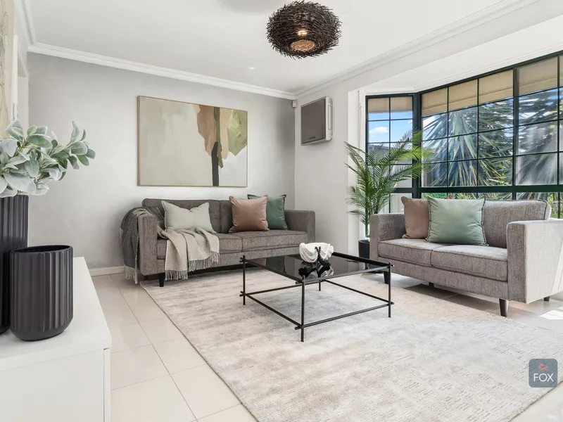 Easy-care cosmopolitan living in a perfectly central location.