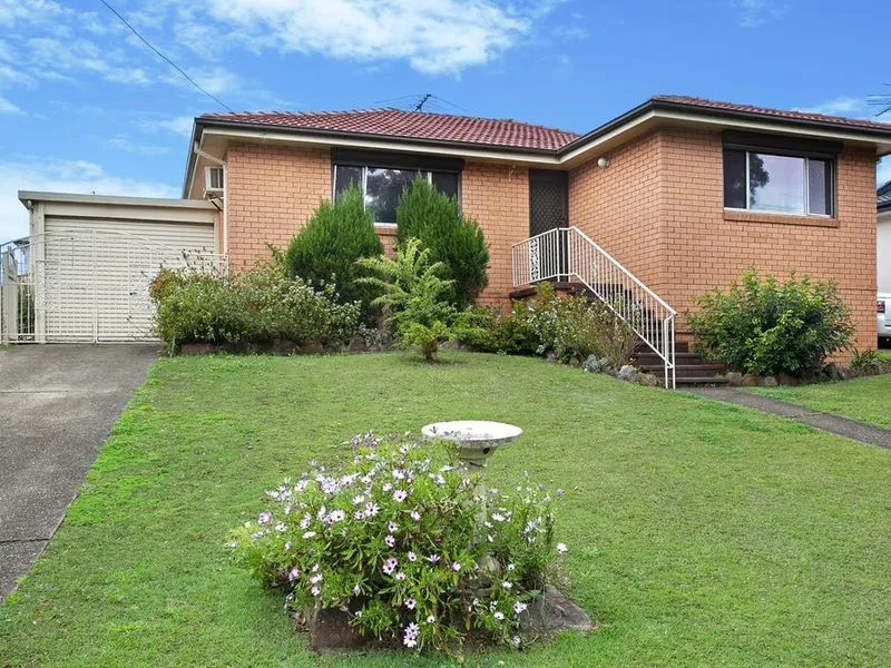 GREAT LOCATION & READY TO GO!!!