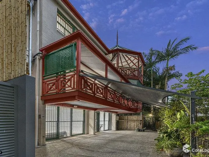 3 LEVEL HOME WITHIN WALKING DISTANCE TO CBD