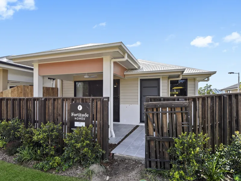 CONTEMPORARY, LOW MAINTENANCE & CHIC LIVING