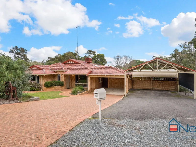 MASSIVE 4 BEDROOM 3 BATHROOM FAMILY HOME