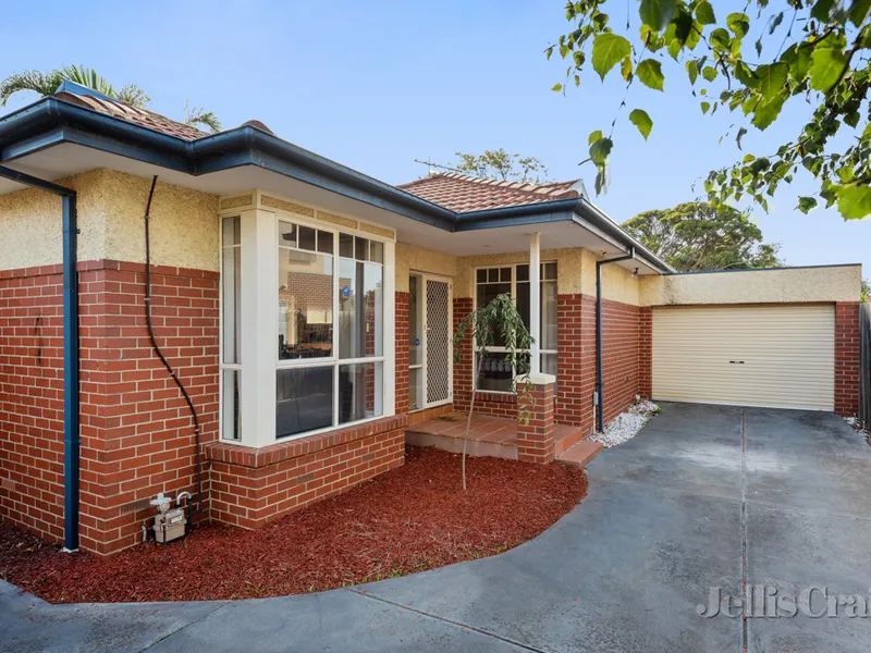 Luxe 3 bedroom 2 bathroom home in highly sought after location!