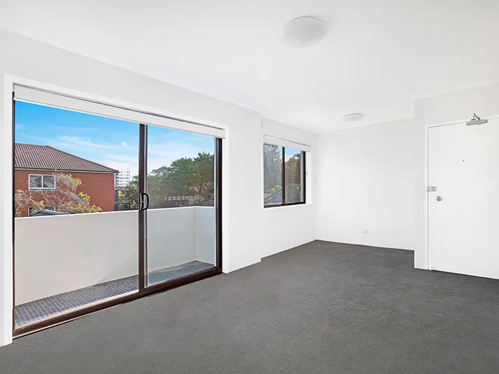 Lovely beach pad with ocean view and lock up garage