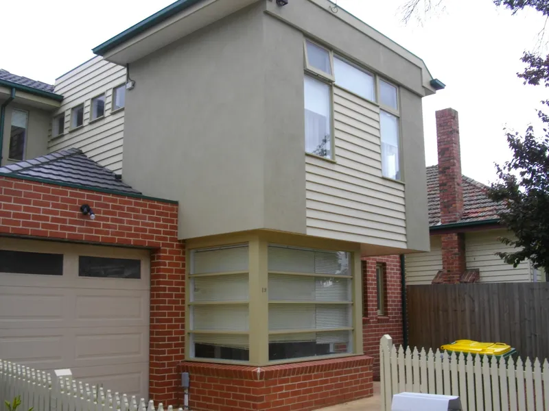 Modern living, convenient location! 