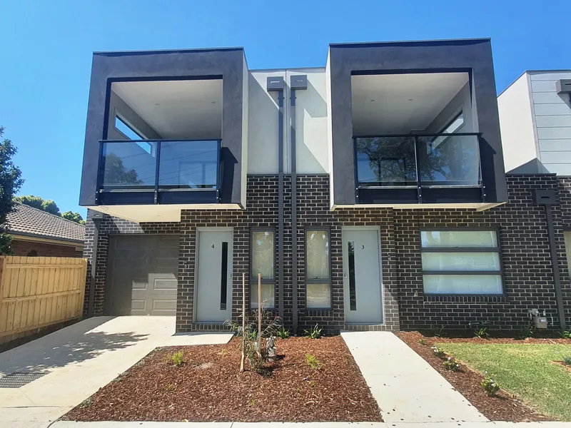 BRAND NEW 3 BEDROOM TOWNHOUSE WITH 2 SEPARATE KITCHENS IN CENTRAL BORONIA