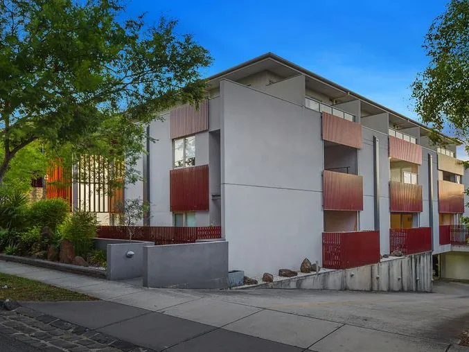 Stylish and Spacious Living Near Box Hill Central