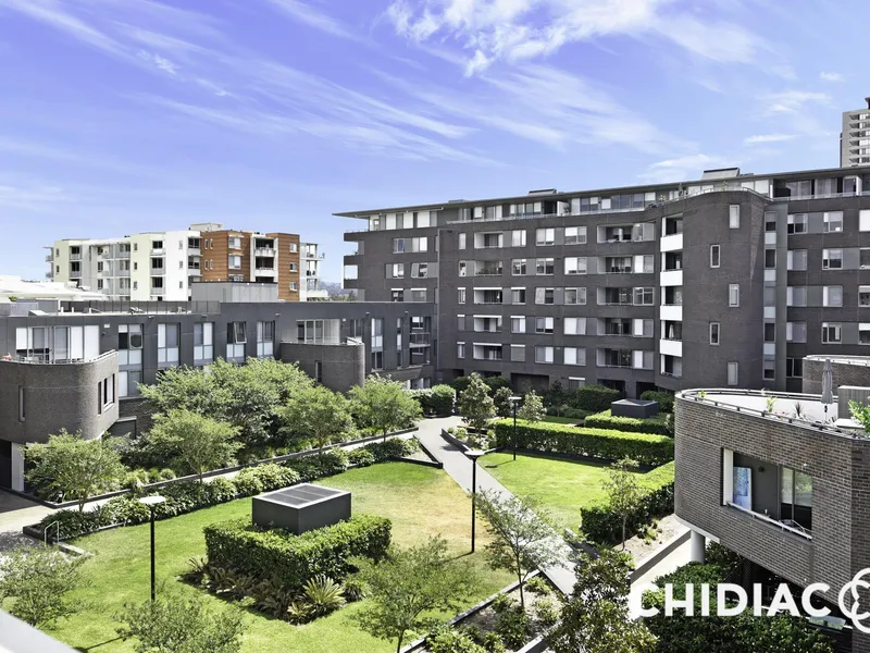 North facing | Spacious living room | Multitudes of storage inside