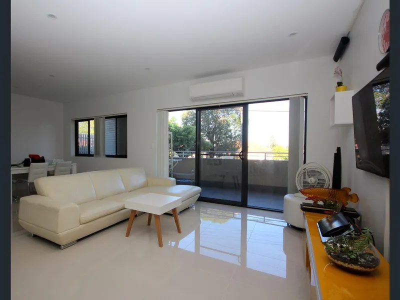 1 Week Rent FREE Modern Living Apartment