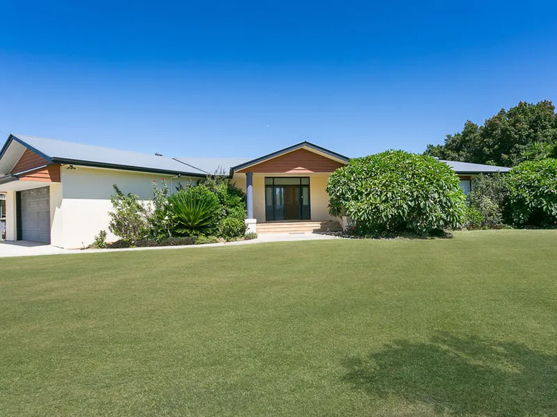 ACREAGE LIVING IN PRESTIGIOUS ESTATE WITH EXPANSIVE HOME