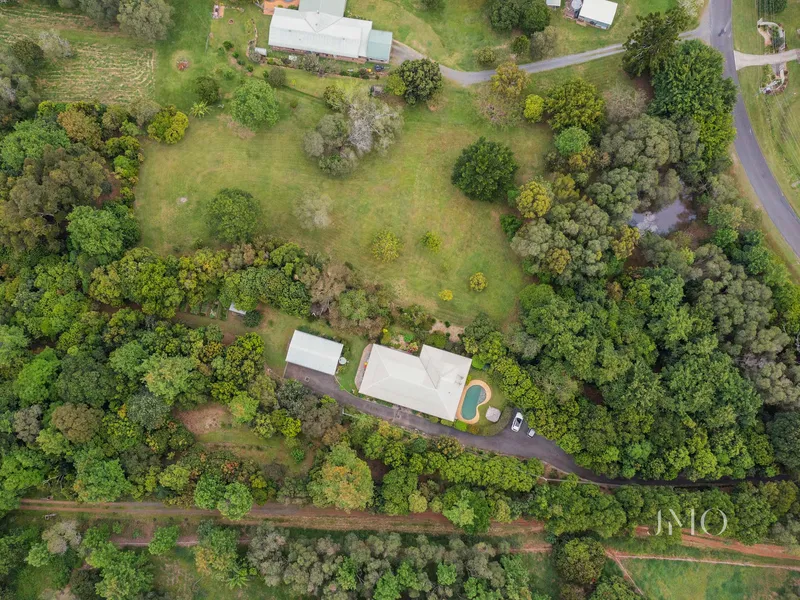 EXCLUSIVE ORMEAU HILLS ACREAGE RETREAT