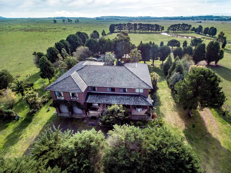 Large 7 Bedroom House on 3.12Ha - $2.2m