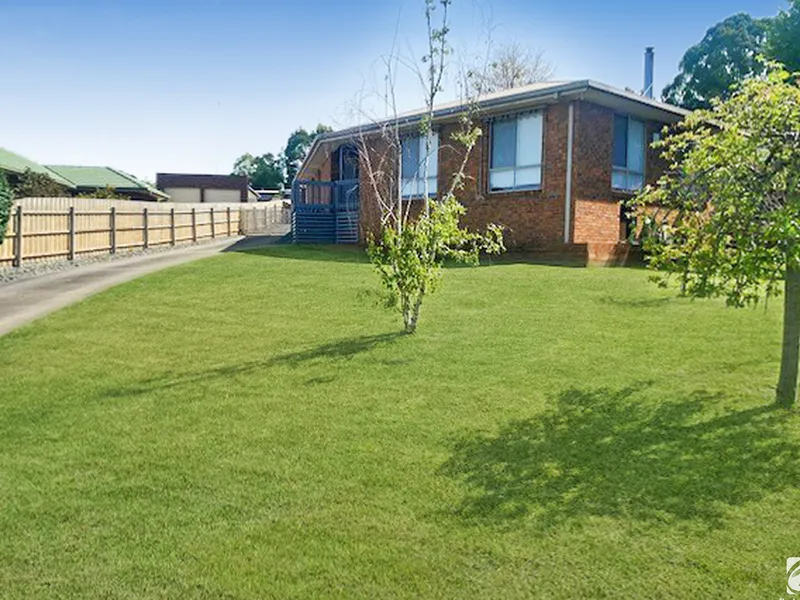 IMMACULATE PRESENTATION WITH SHEDDING!