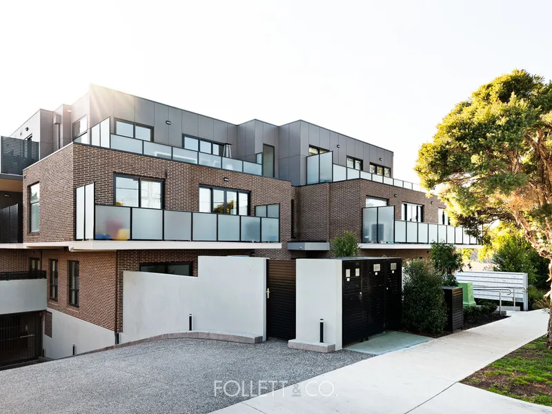 Modern & Bright in Lifestyle Location