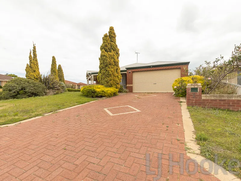 Fabulous Family Home - Plenty of Parking - Powered Workshop