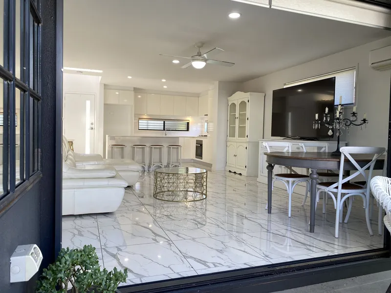 Furnished Executive Unit in Unapparelled Location