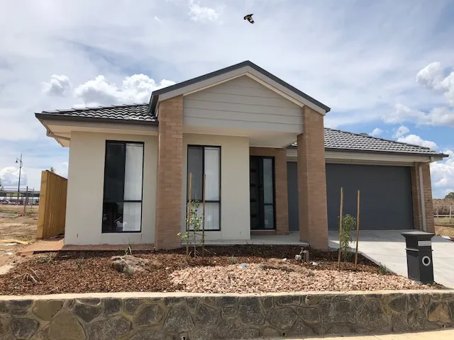 MODERN 4 BEDROOM HOME!