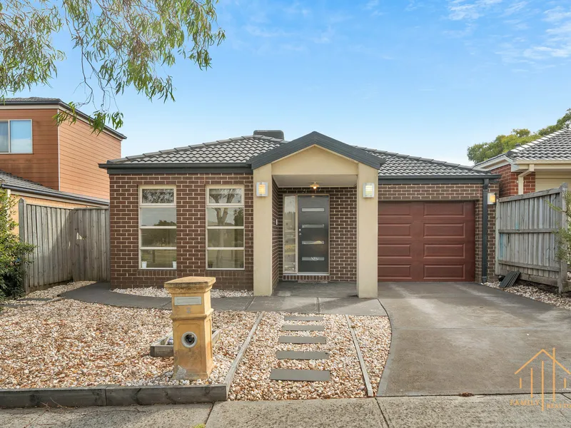 PRIME LOCATION WITH PARK FACING FAMILY HOME!!