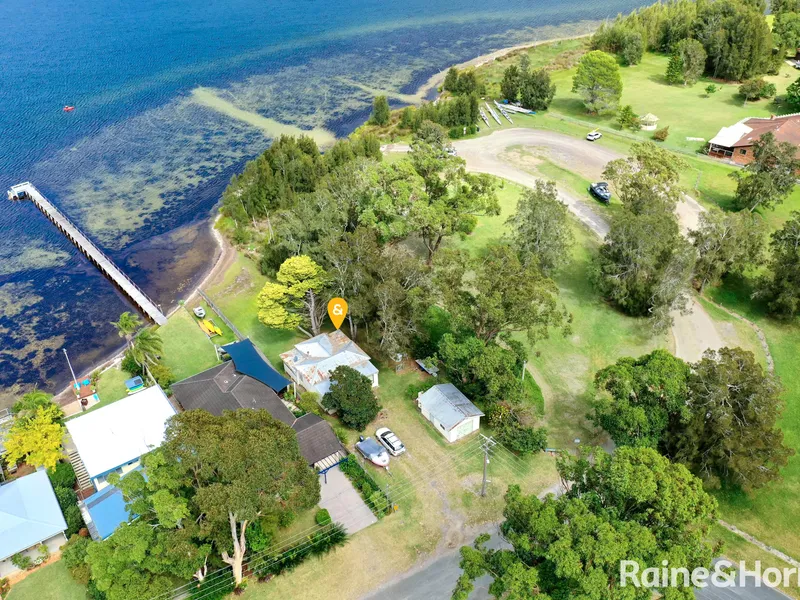 LAKESIDE SHACK WITH DEVELOPMENT POTENTIAL